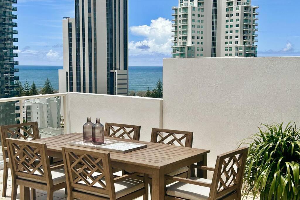 Private Sky Terrace Classic Penthouse 2 Car Parks Apartment Gold Coast Exterior photo