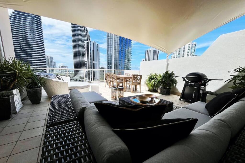 Private Sky Terrace Classic Penthouse 2 Car Parks Apartment Gold Coast Exterior photo