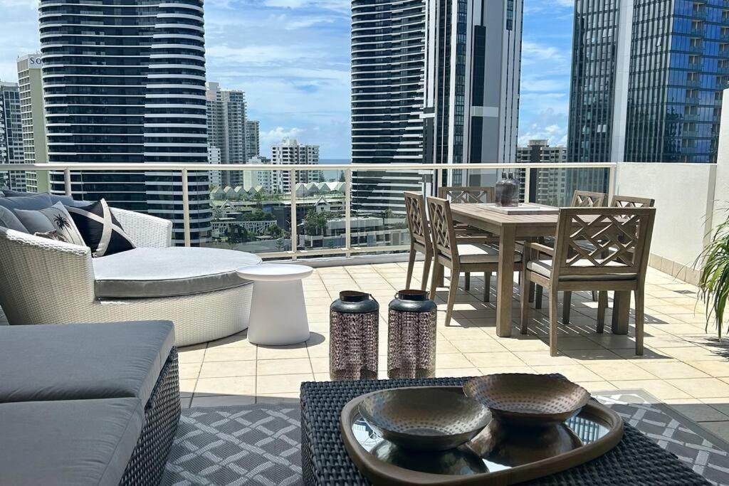 Private Sky Terrace Classic Penthouse 2 Car Parks Apartment Gold Coast Exterior photo